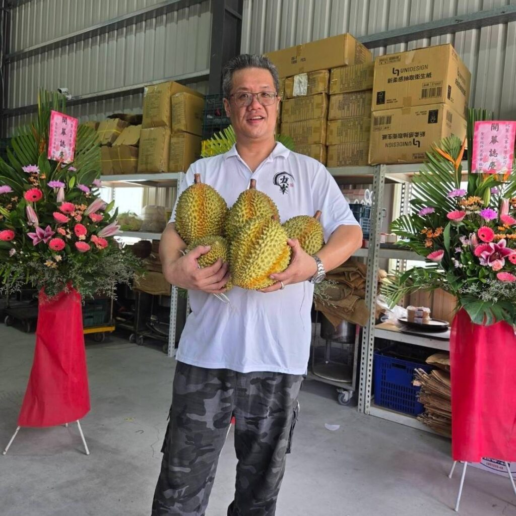 那一夜的失落,催生了一位「榴槤哥」的溫柔承諾——他,要為台中的伴手禮,寫下新的定義 | 索引新聞 INDEX News 那一夜的失落,催生了一位「榴槤哥」的溫柔承諾——他,要為台中的伴手禮,寫下新的定義