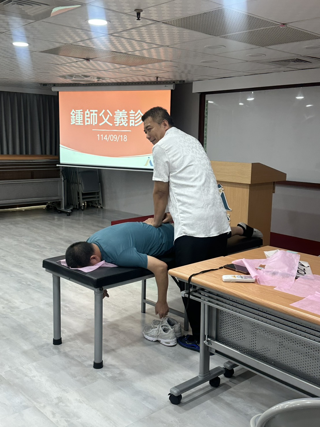 艾利亞攜手鍾師傅舉辦脊椎健康講座與公益義診 | 索引新聞 INDEX News 艾利亞攜手鍾師傅舉辦脊椎健康講座與公益義診