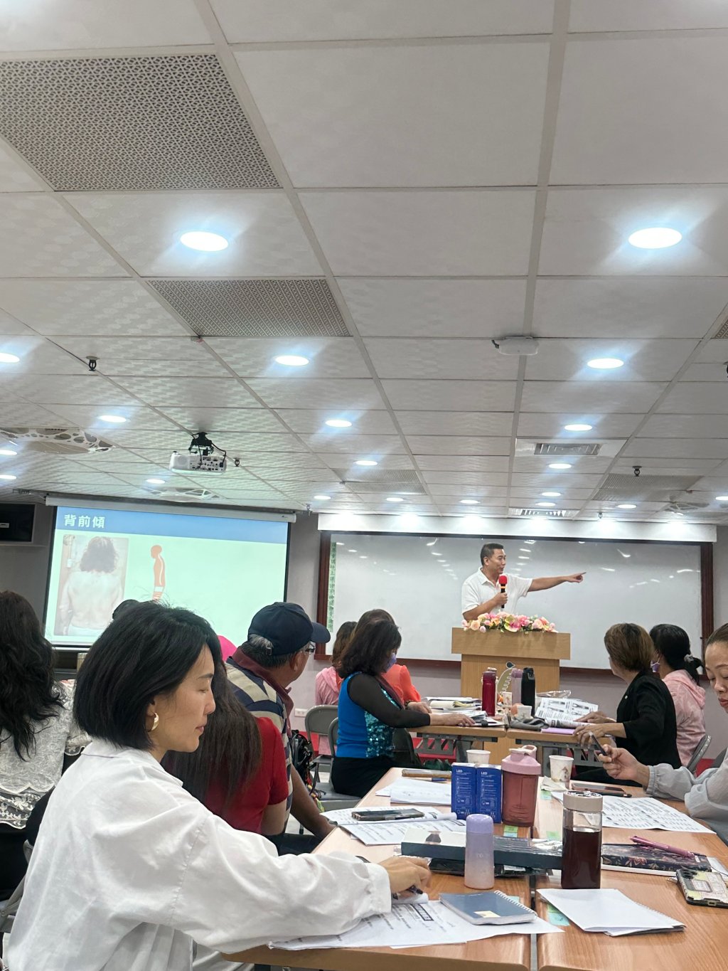 艾利亞攜手鍾師傅舉辦脊椎健康講座與公益義診 | 索引新聞 INDEX News 艾利亞攜手鍾師傅舉辦脊椎健康講座與公益義診