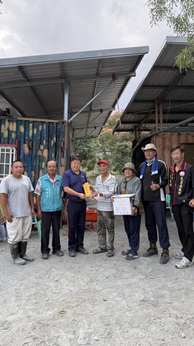 張峻赴鳳林災區慰問 承諾持續協助地方復建 | 索引新聞 INDEX News 張峻議長與議會團隊帶著慰問金與生活物資,前往鳳林鎮關心受災戶。