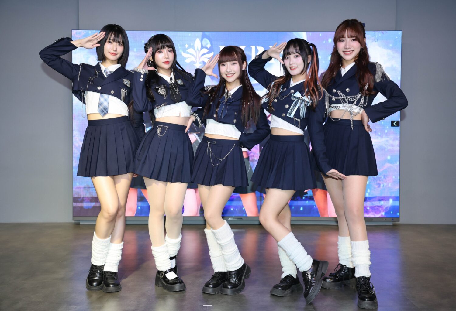 KIRABASE 打造女團 KIRIS 攜手國立臺灣科技大學打造產學合作 經典國際IP「鋼彈」主題店強勢進駐 | 索引新聞 INDEX News 新世代無邊界女團「KIRIS」華麗出道。(由左至右)語晴(77)、Ivy (依函)、璦昀(Yumi)、Nina (絜妮)、Kimi (婷婷)。(圖/KIRABASE 提供)