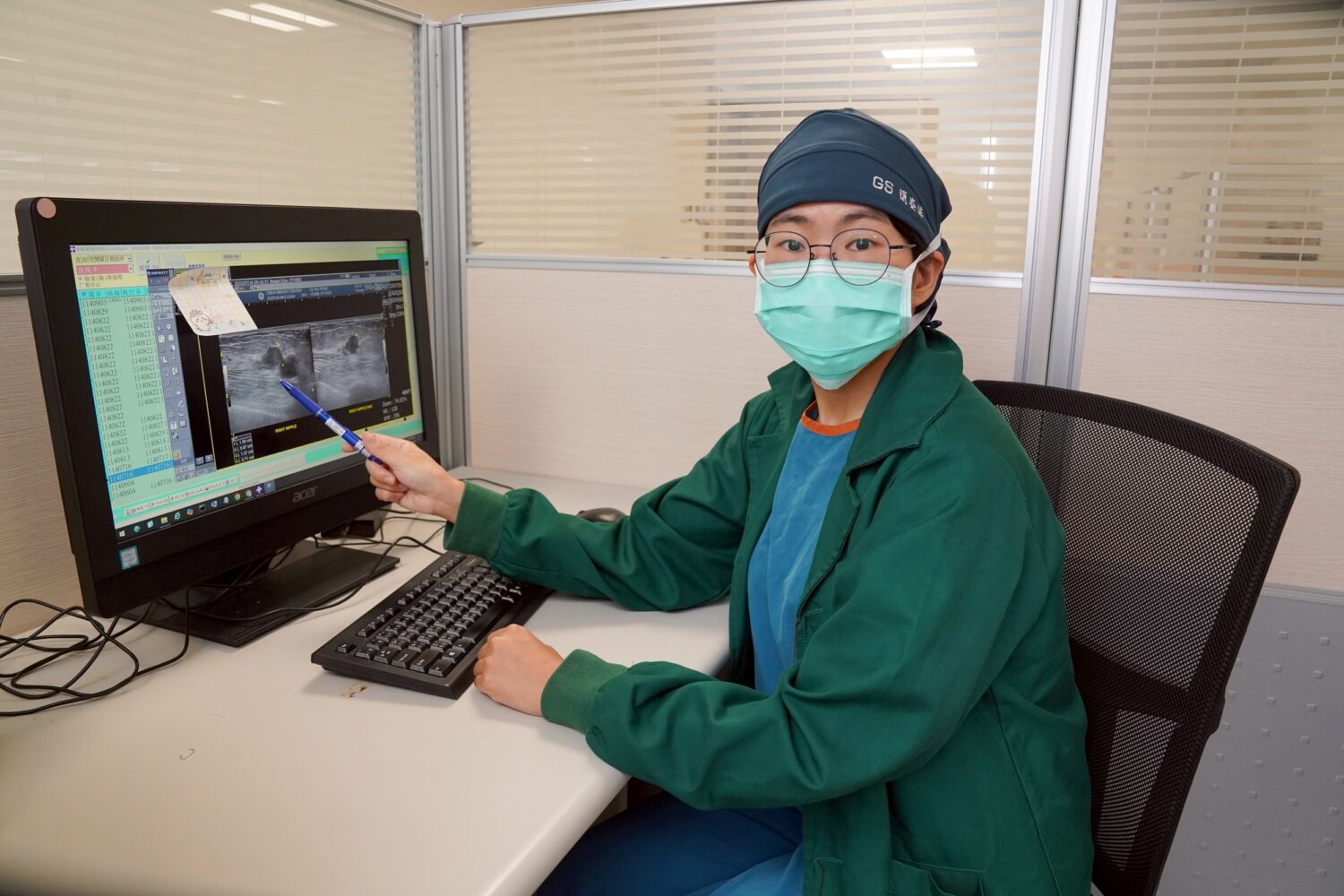 乳頭濕疹竟藏乳癌!中醫大新竹附醫揭罕見Paget氏病真相 | 索引新聞 INDEX News 中國醫藥大學新竹附設醫院乳房外科簡姿萍醫師指出,乳頭濕疹若反覆不癒,務必進行乳房超音波檢查,以排除Paget氏病(乳頭型乳癌)的可能。(圖/記者張家燁翻攝)