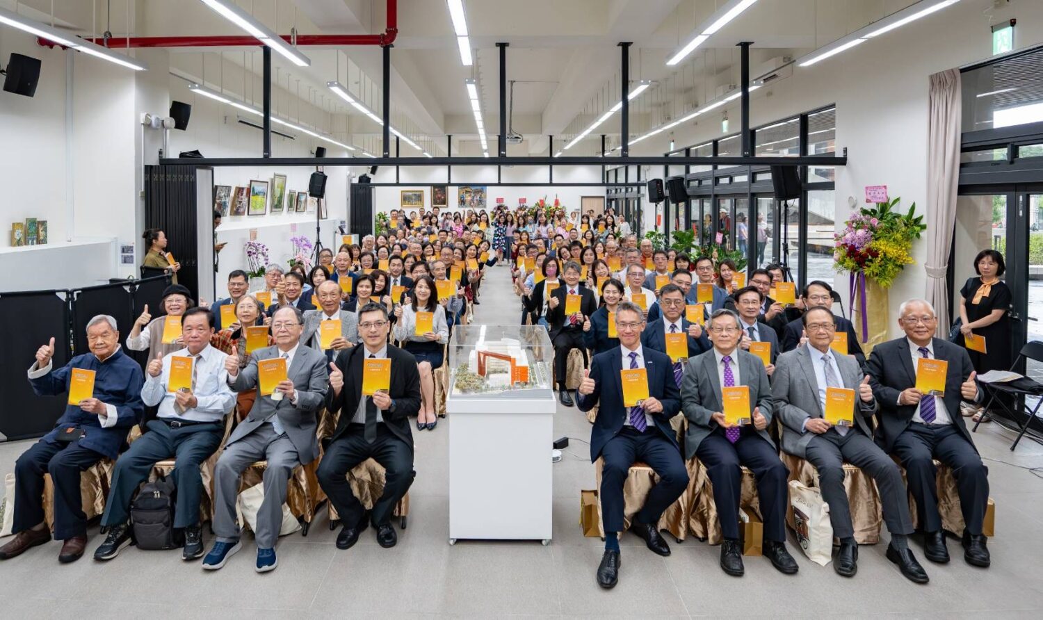 見證合校9年開啟新篇章 清華大學竹師教育學院大樓嶄新落成 | 索引新聞 INDEX News 清華大學竹師教育學院大樓啟用典禮,校內外貴賓齊聚見證。(圖/記者黃溎芬翻攝)