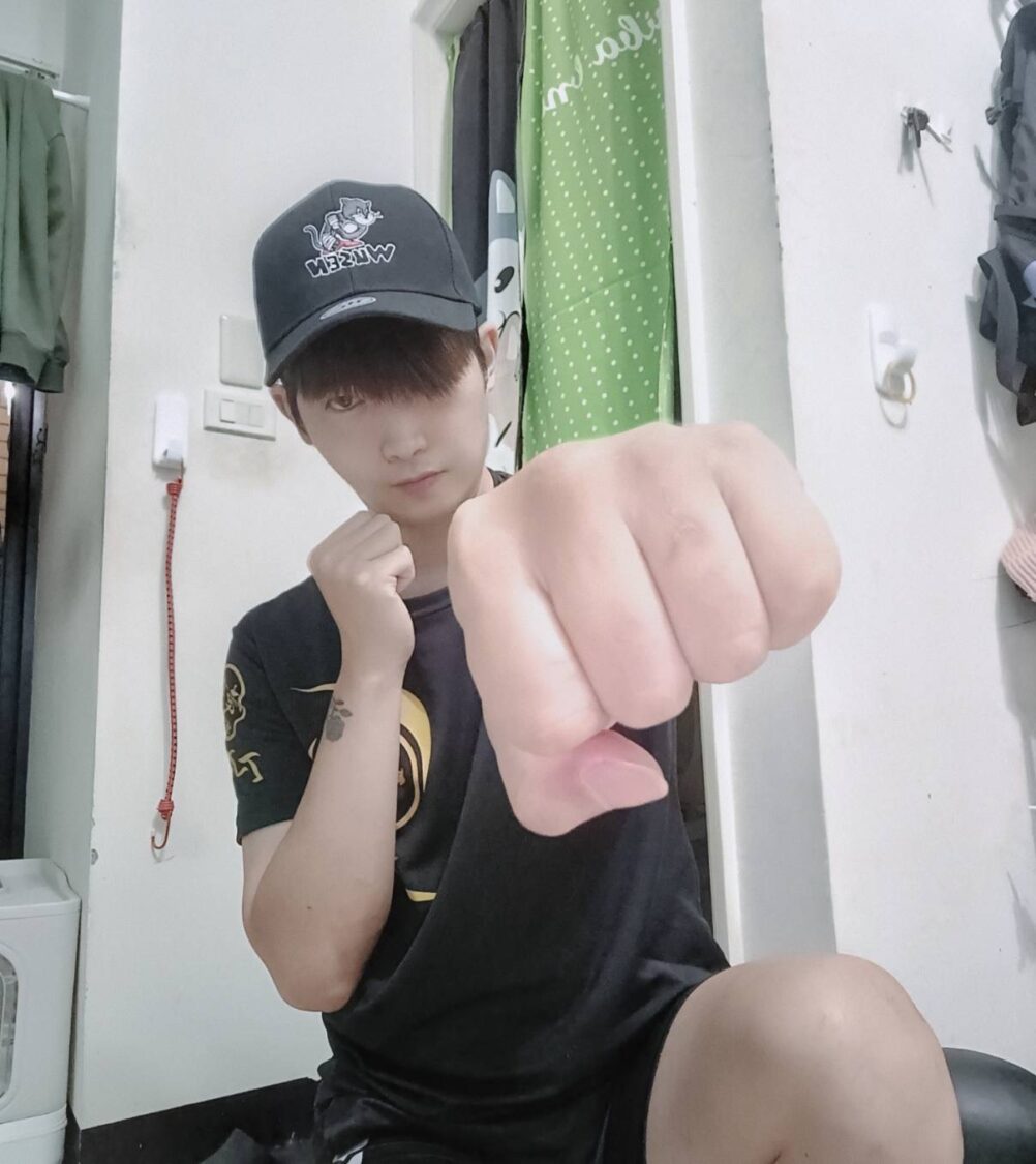 「以武止惡」真實上演 陳勇正勇敢出手阻止疑似投藥男子 | 索引新聞 INDEX News 格鬥選手暨公益倡議者陳勇正,平日訓練保持高度警覺與專業格鬥技巧,成為他在聚會中識破投藥危機的重要關鍵。(圖/當事人提供)