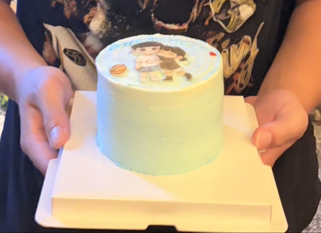 駁二慶生驚變調!女訂製蛋糕放桌上 遭「飢餓怪客」邊走邊吃全清空 | 索引新聞 INDEX News 蔡姓女子焦急地向鹽埕警分局五福四路派出所報案蛋糕遭竊。〈圖/記者蔡宗武翻攝〉