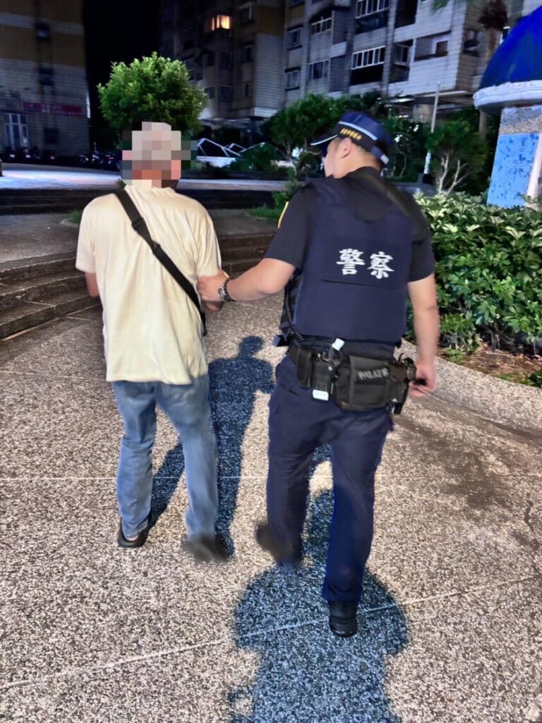 街頭驚見男子倒臥車頭前 基二警即時處置確保安全 | 索引新聞 INDEX News 街頭驚見男子倒臥車頭前 基二警即時處置確保安全 | 索引新聞 INDEX News