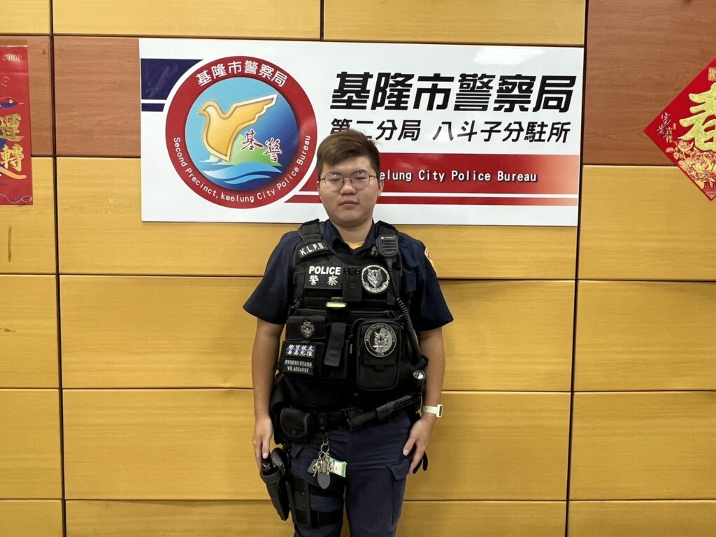 錢包遺失心慌慌 基二警協助找回 八斗子分駐所警員胡品宏。(圖/記者薛秀蓮 翻攝)