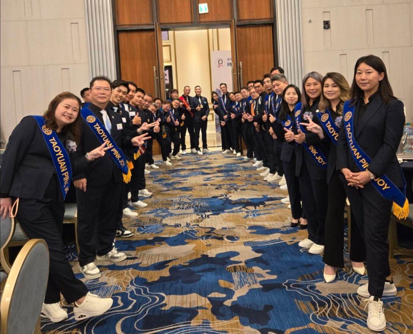 品酒扶輪社四週年授證慶典盛大登場 社長張智淵領軍傳遞服務與喜悅精神 | 索引新聞 INDEX News 品酒扶輪社社友多為橫跨企業界、公益團體與體育界等多元領域之菁英,顯示出社團的高度吸引力與強大凝聚力。(記者 趙靜姸攝)