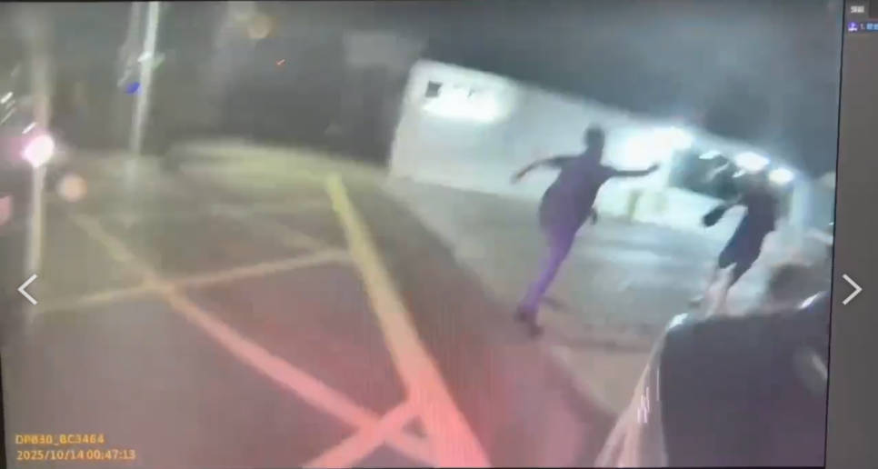 驚險!湖內警攔可疑車反遭攻擊搶裝備 路竹所長負傷鐵腕壓制 | 索引新聞 INDEX News 通緝車手拒檢自撞 警強勢壓制逮捕。〈圖/記者蔡宗武翻攝〉