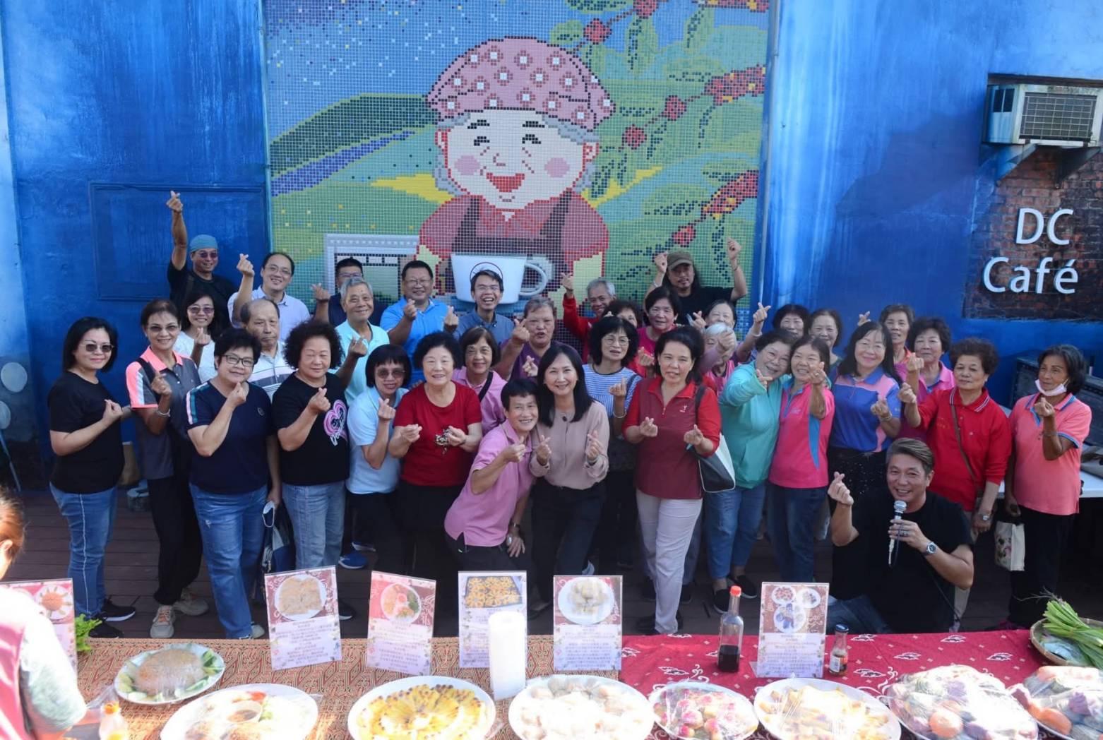 莊家柔區長力推!旗山圓富社區用桌遊、鏡頭說出地方精彩故事 旗山圓富社區玩創意!桌遊、攝影、異國料理展現社造能量。〈圖/記者蔡宗武翻攝〉