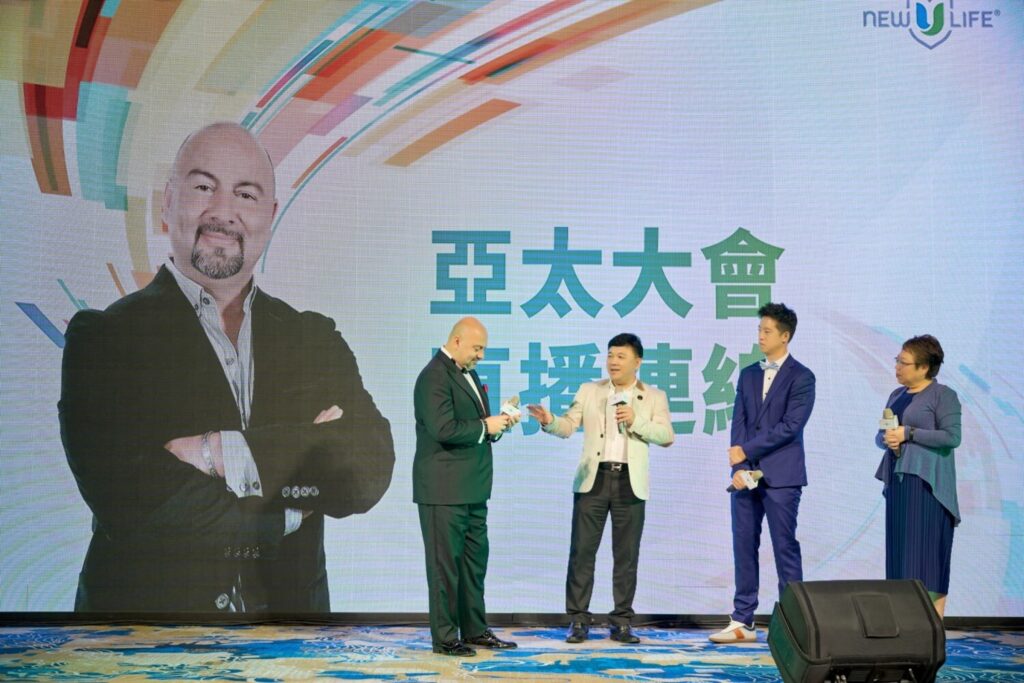 美商新生命 New U Life 深耕台灣五年 以「身心平衡」重新定義健康生活 美商新生命創辦人Alexy Goldstein 親臨亞太大會,與來自各地的會員共同見證品牌盛事。(圖/美商新生命 提供)