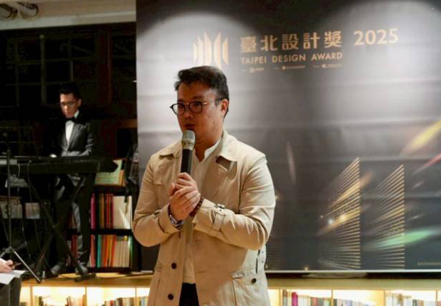 2025臺北設計獎「設計師之夜」盛大登場 國內外設計師齊聚促跨界合作 2025臺北設計獎設計師之夜,臺北市政府產業發展局陳俊安局長致詞。(圖/主辦單位 提供)