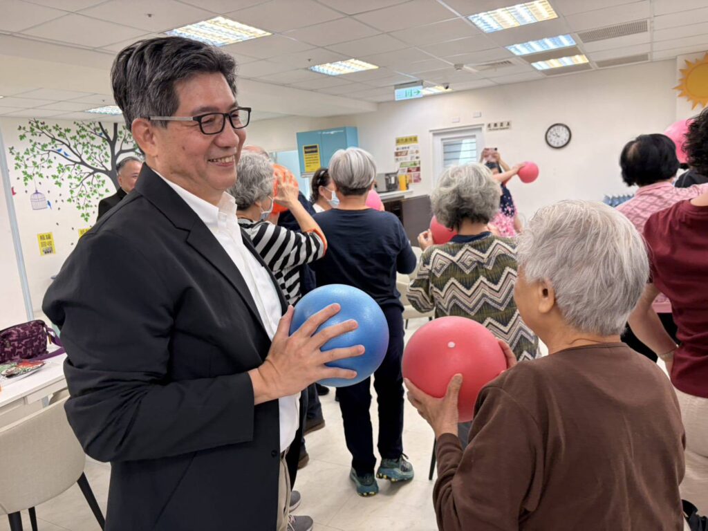 甄瑞興導入蒙特梭利「認知悠能」照護理念 助失智長者重拾生活自信 甄瑞興推動認知悠能。(圖/甄瑞興提供)