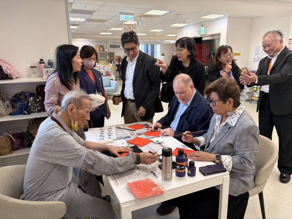 甄瑞興導入蒙特梭利「認知悠能」照護理念 助失智長者重拾生活自信 「認知悠能」提升長者自信。(圖/甄瑞興提供)