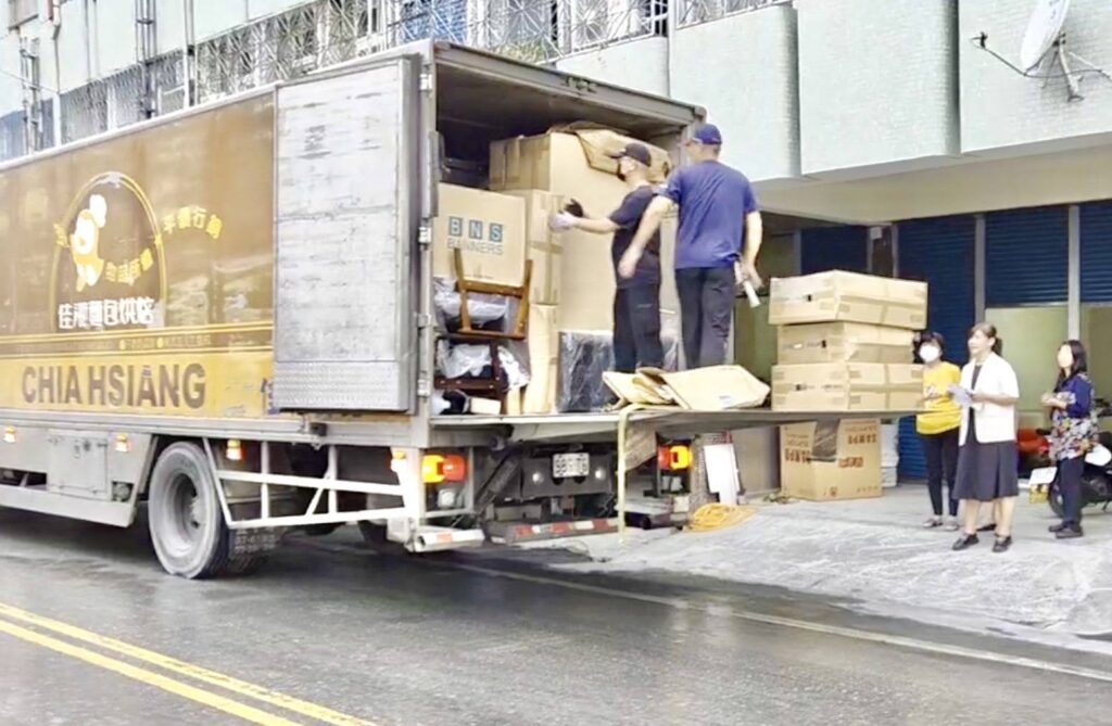 佳湘麵包黃秀芬送暖花蓮災區 拋磚引玉助重建 「麵包女王」黃秀芬送愛到花蓮。(圖/黃秀芬 提供)