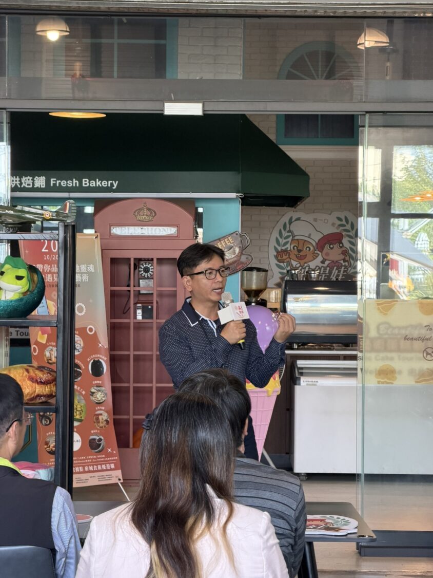 AI × AR導覽 × 在地品牌共同打造台南旅遊新亮點 傑飛特科技總經理曾志雄於現場分享AI應用方案目標,說明如何協助在地中小企業導入AI服務。(圖/傑飛特科技 提供)