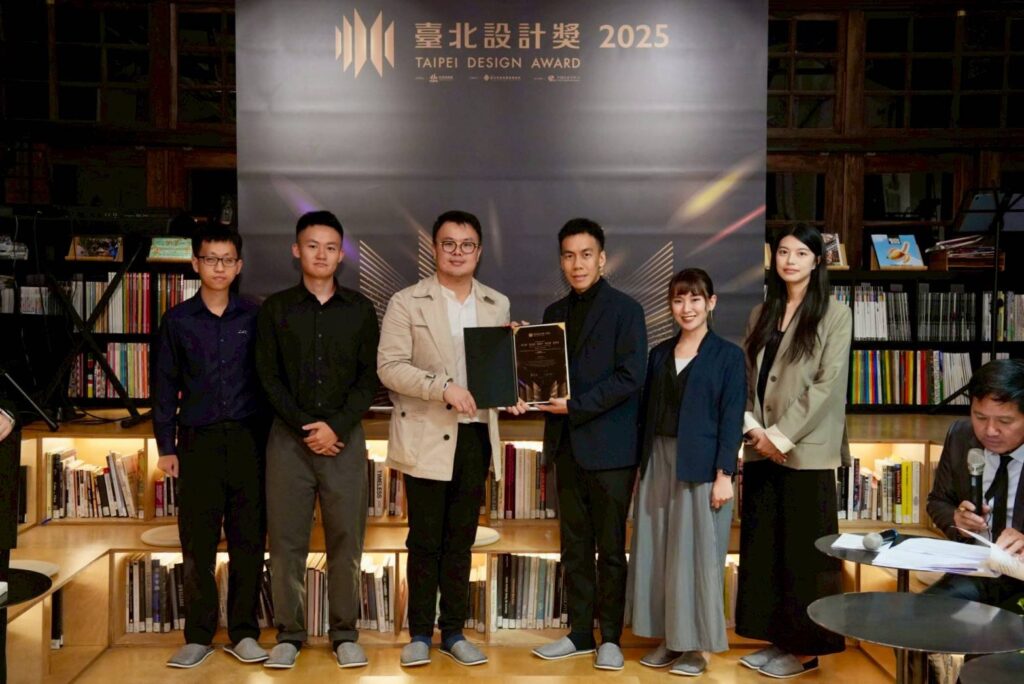 2025臺北設計獎「設計師之夜」盛大登場 國內外設計師齊聚促跨界合作 2025臺北設計獎設計師之夜,本年度入圍設計師代表合影。(圖/主辦單位 提供)