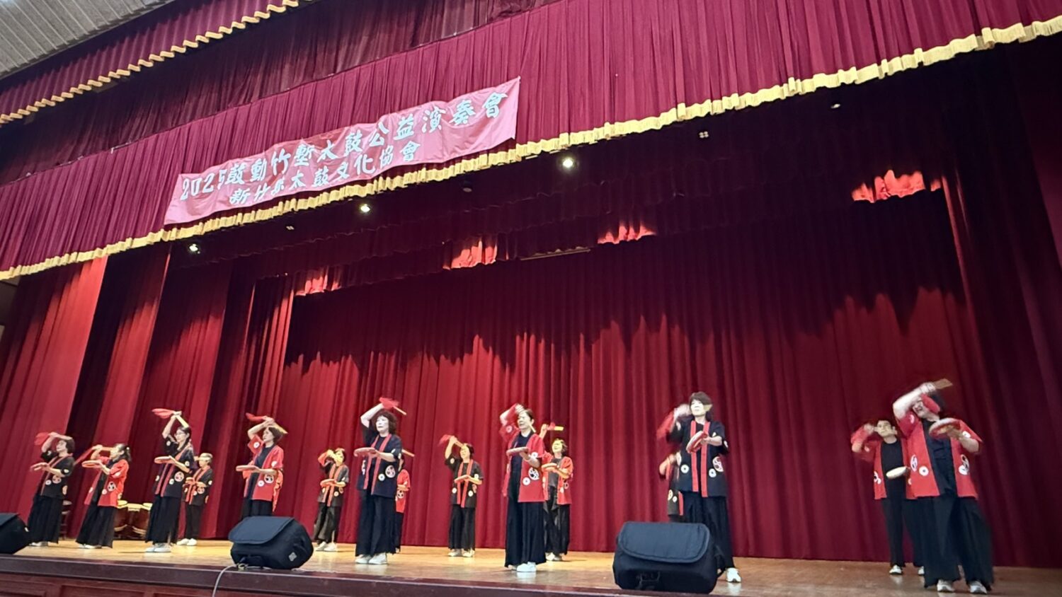 百鼓齊鳴傳遞希望 2025公益太鼓演奏會感動全場 精彩太鼓演出震撼全場。(圖/記者林照東翻攝)