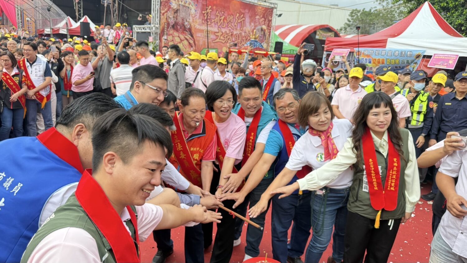 北辰宮48週年遶境祈福 白沙屯媽祖聖駕贊境萬人迎香 從香陣鼓聲到善行啟心,北辰宮以信仰凝聚社會正能量。(圖/記者澄石翻攝)