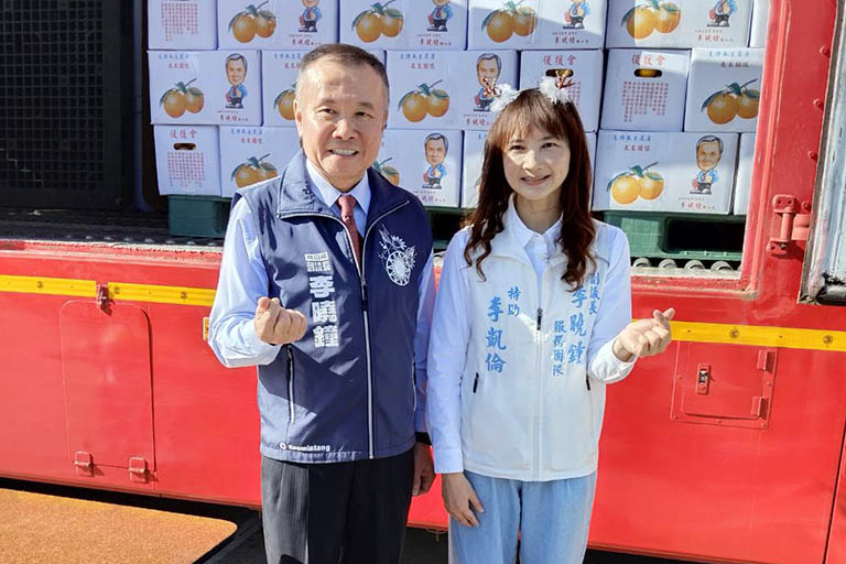 寒冬送暖十八年 李曉鐘副議長攜女兒李凱倫傳承公益精神 寒冬送暖十八年 李曉鐘副議長攜女兒李凱倫傳承公益精神