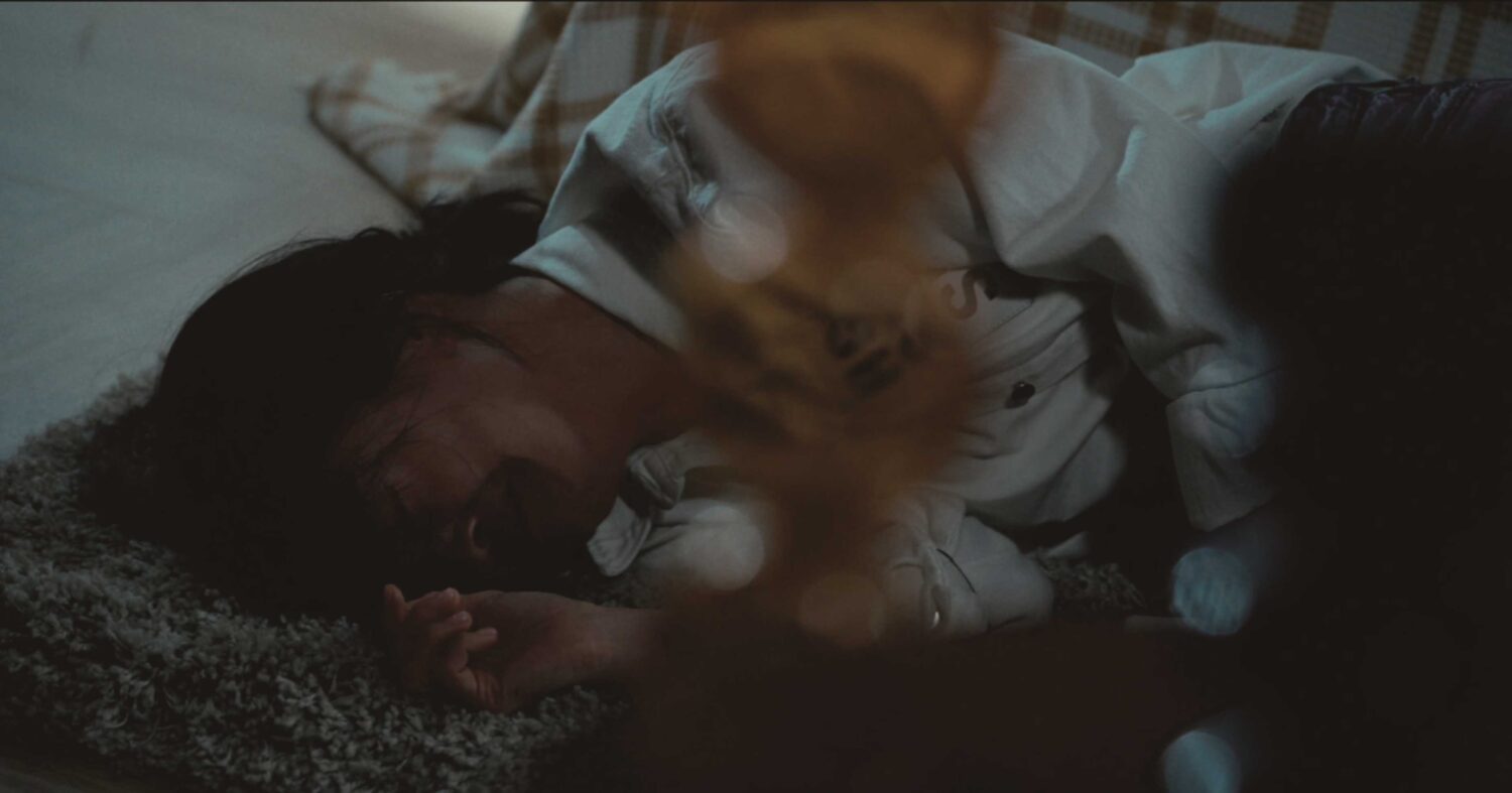 蜜雪Michelle Hsu 新歌《真心的擁抱》MV情緒崩潰大哭 讓人心疼! 蜜雪出道21年以來挑戰最難的任務,拍攝新歌MV把自己投入在角色跟歌曲的情緒當中,釋放情緒大哭。(圖/唱戲世界娛樂 提供)