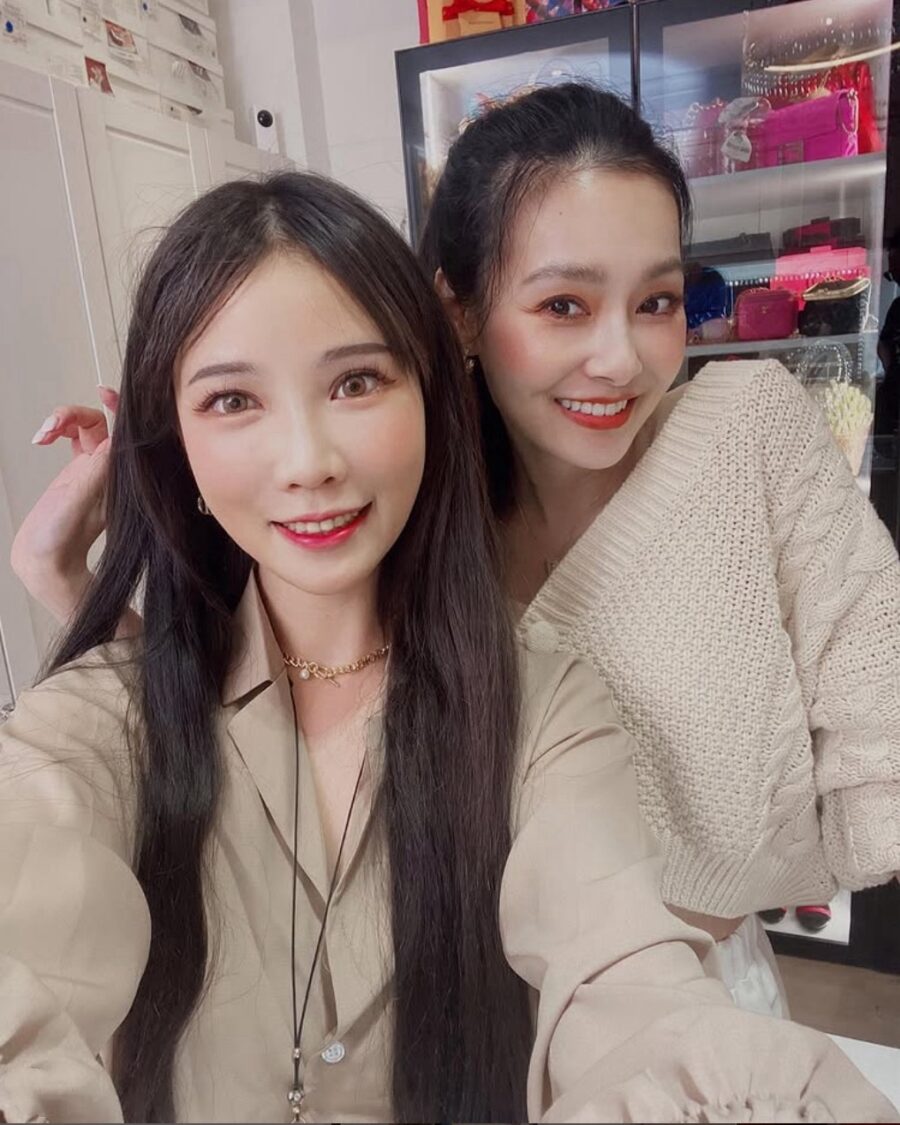 咪妃KIDS衝上APPLE PODCAST熱門節目冠軍!思佳曝婚前對象「要祭改」! 咪妃邀閨蜜王思佳上「咪妃KIDS」爆笑連連,大聊結婚有好處?敏感話題,流量破30萬。(圖/咪妃KIDS 提供)