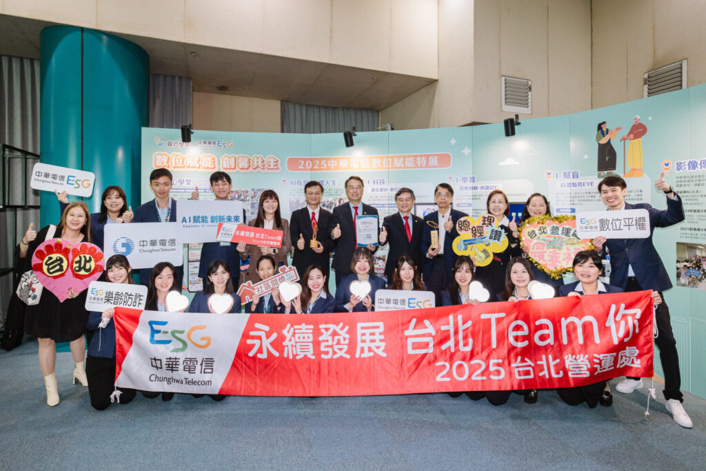 中華電信推動身心障礙數位賦能計畫 AI跨世代對畫展暖心登場 (圖/中華電信提供)