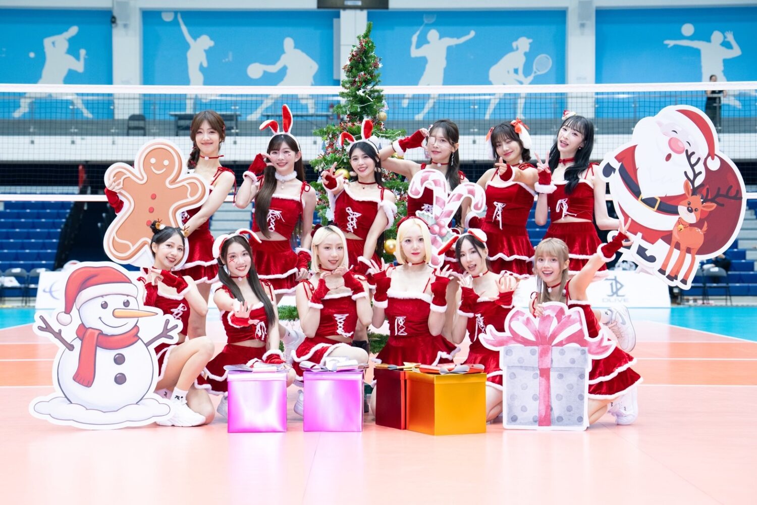 「根本雙胞胎!」卉妮合體朴星垠掀暴動 桃園雲豹飛將主場秒變戀愛現場 桃氣女孩化身聖誕女孩,陪粉絲提供過聖誕。(圖/影響力動能 提供)