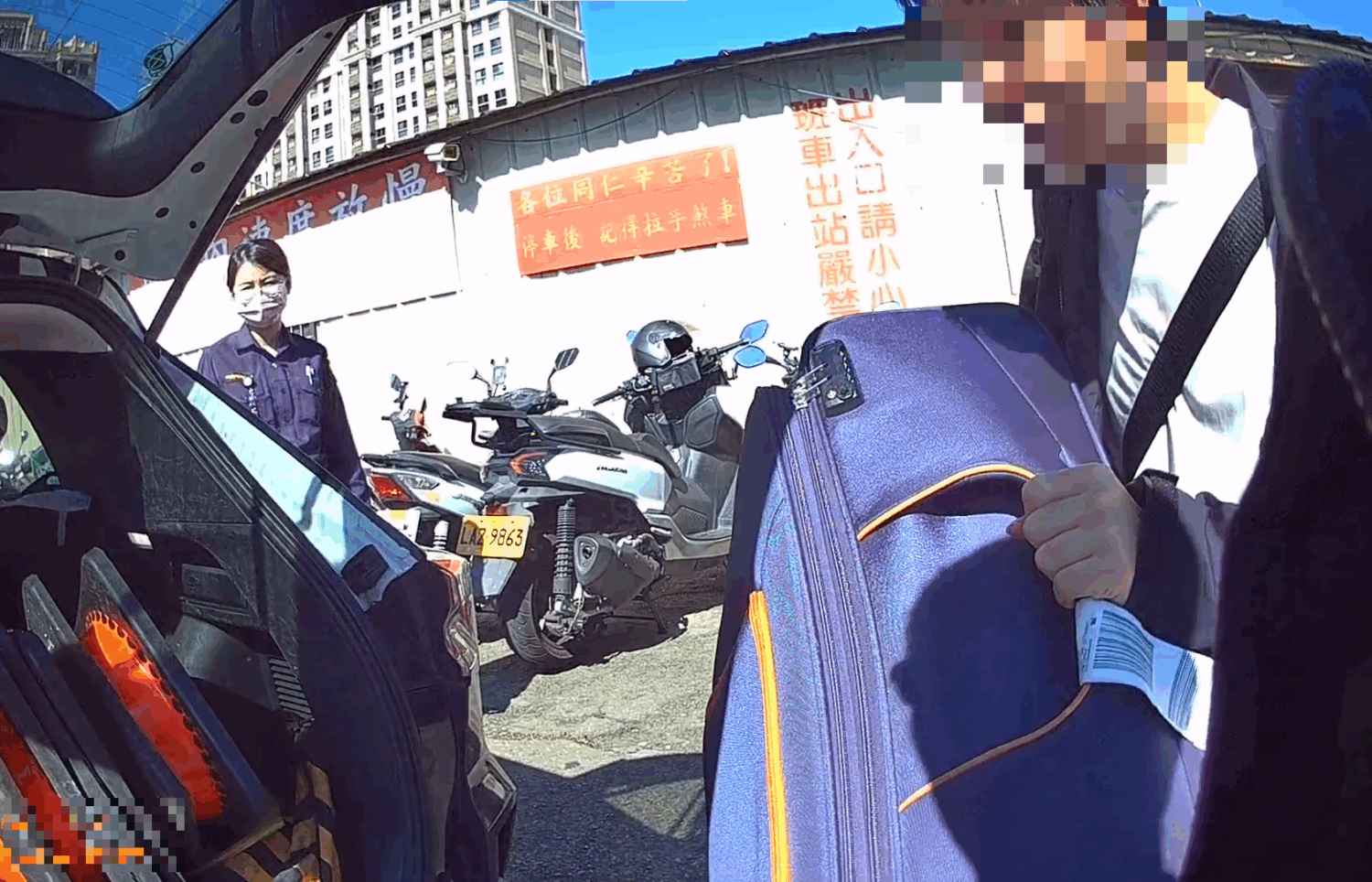 澳洲交換生初抵臺即遇「行李驚魂」 警主動陪尋助異鄉學子找回全部家當 澳洲交換生初抵臺即遇「行李驚魂」 警主動陪尋助異鄉學子找回全部家當