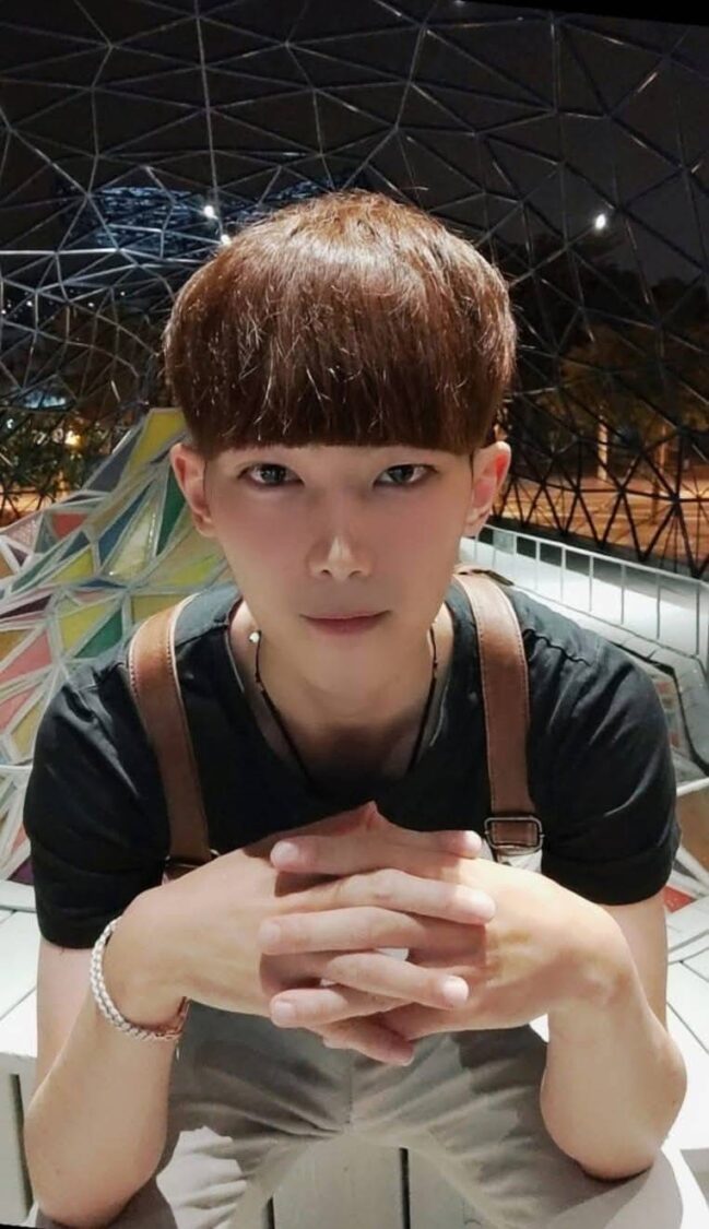 「公園疑似性騷擾衝突曝光」長期推動防身教育的陳勇正防身過程引發討論 陳勇正於公共場所留影,相關影像近日隨事件討論在網路流傳,引發外界關注。(圖/翻攝畫面)