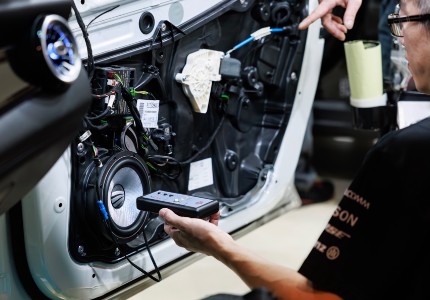 頂級車主最在乎的不是價格而是信任!三十年專業的信安汽車影音 9 %E4%BF%A1%E5%AE%89%E6%B1%BD%E8%BB%8A%E9%9F%B3%E9%9F%BF00001