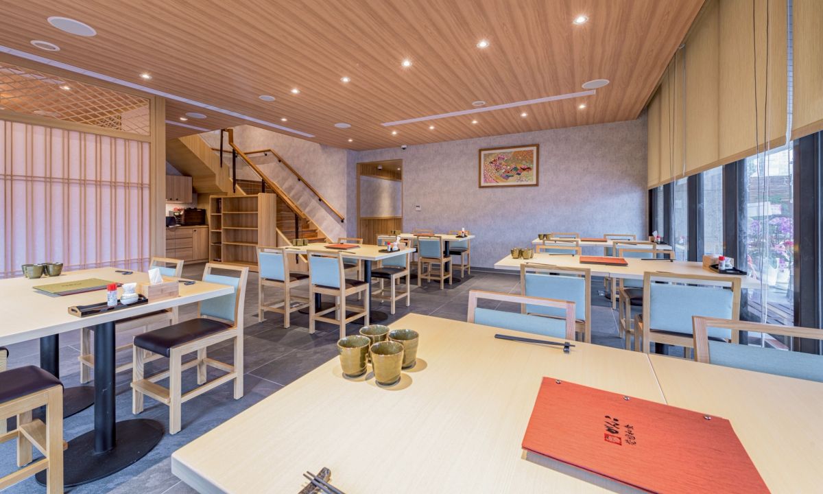 年末聚會季開跑!高質感視覺系套餐爆紅 莞固和食「柔御膳」成聚餐首選 圖/莞固和食提供多種座位選擇,無論是雙人、家庭或朋友聚餐,都能享受舒適且具儀式感的用餐氛圍。(莞固和食 提供)