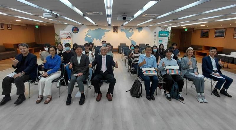 國立政治大學師生參訪僑委會 瞭解僑務新知及青年國際參與管道 國立政治大學師生參訪僑委會 瞭解僑務新知及青年國際參與管道