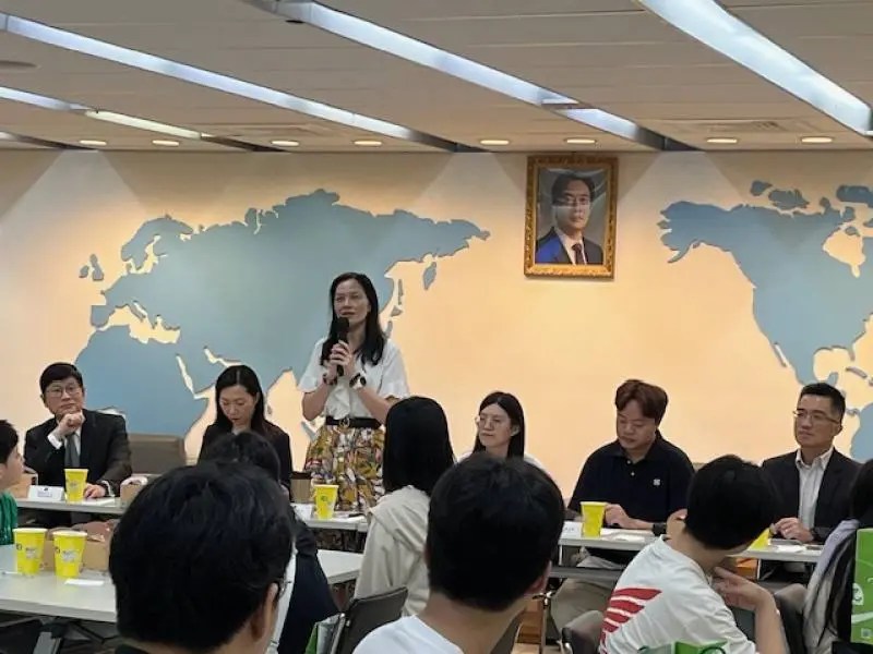 釜山華僑中小學疫後首度來臺畢業旅行 參訪僑委會交流熱絡 釜山華僑中小學疫後首度來臺畢業旅行 參訪僑委會交流熱絡