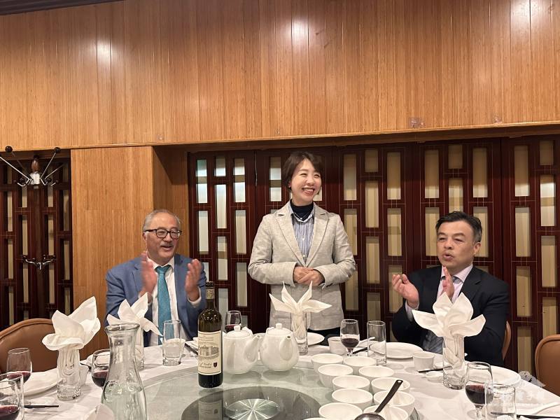 李姸慧赴華埠拜會傳統僑社 盛讚先輩異鄉奮鬥精神 李姸慧赴華埠拜會傳統僑社 盛讚先輩異鄉奮鬥精神
