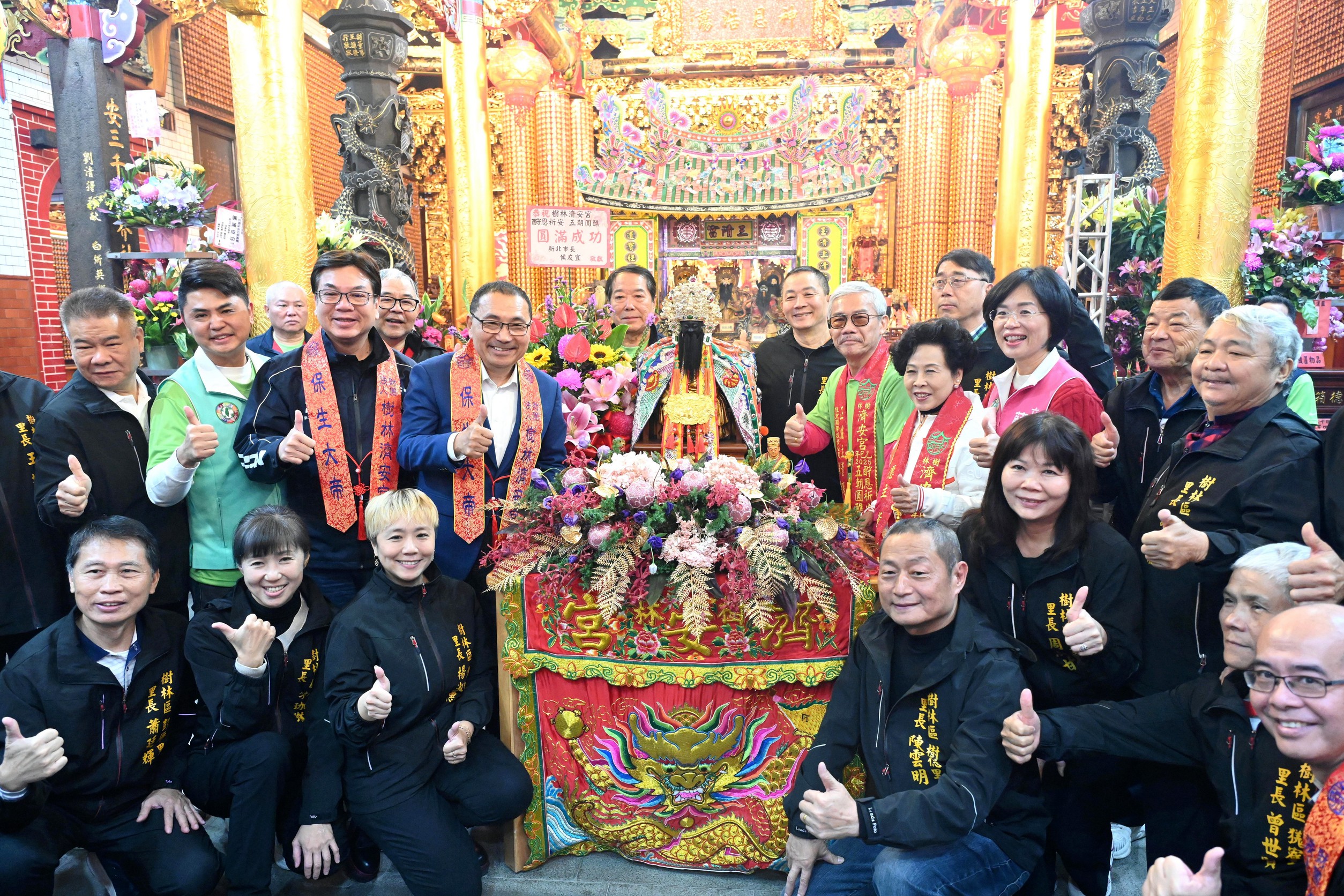 樹林濟安宮南北保生大帝徒步遶境 侯友宜祈求庇佑地方平安 8 %E4%BE%AF%E5%8F%8B%E5%AE%9C%E7%A5%88%E6%B1%82%E4%BF%9D%E7%94%9F%E5%A4%A7%E5%B8%9D%E5%BA%87%E4%BD%91%E5%9C%B0%E6%96%B9%E5%B9%B3%E5%AE%89%E3%80%81%E6%B0%91%E7%9C%BE%E5%81%A5%E5%BA%B7