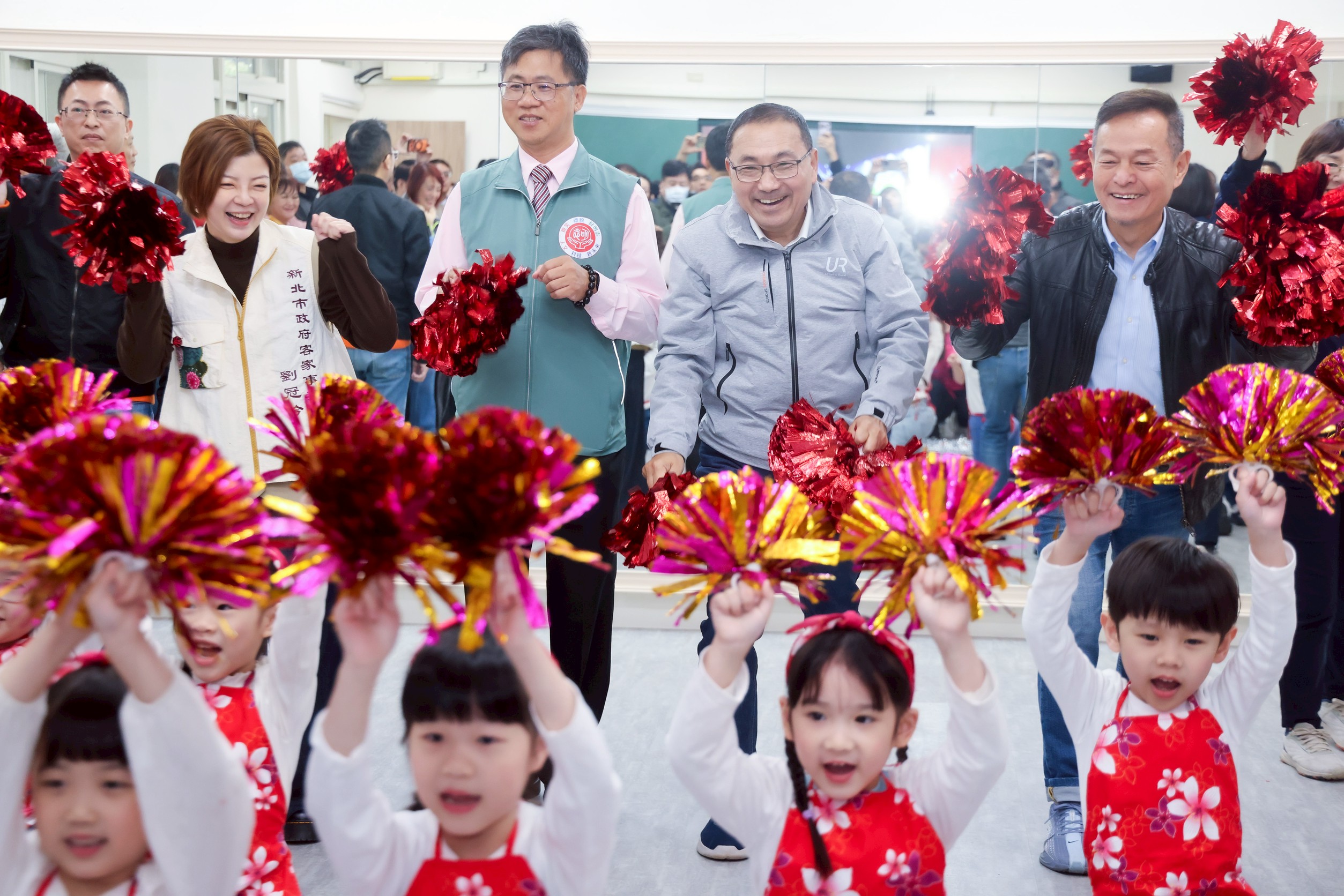 新北第8、9座哈客館啟用 侯友宜:任內第11座明年完成 6 %E4%B8%89%E9%87%8D%E5%8F%8A%E6%9D%BF%E6%A9%8B%E5%93%88%E5%AE%A2%E9%A4%A8%E7%94%B1%E5%AE%A2%E5%AE%B6%E5%B1%80%E5%8F%8A%E6%95%99%E8%82%B2%E5%B1%80%E5%85%B1%E5%90%8C%E6%8E%A8%E5%8B%95%EF%BC%8C%E6%84%9F%E8%AC%9D%E5%AD%B8%E6%A0%A1%E5%8F%8A%E5%AE%B6%E9%95%B7%E7%9A%84%E6%94%AF%E6%8C%81%EF%BC%8C%E6%8F%90%E4%BE%9B%E6%A0%A1%E5%9C%92%E5%A0%B4%E5%9C%B0%E5%8F%8A%E8%B3%87%E6%BA%90