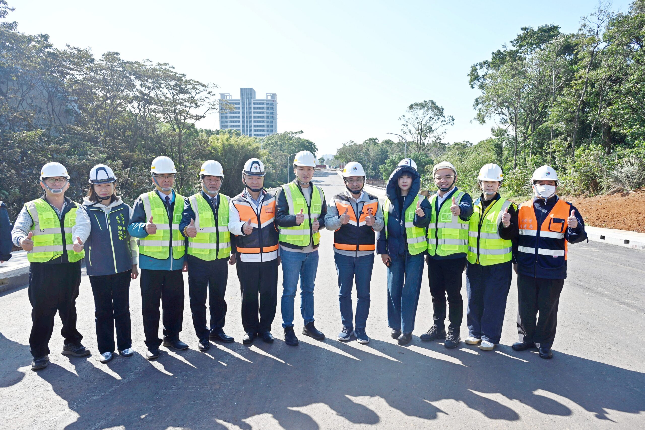 視察A3計畫道路新闢工程 侯友宜:完善交通網絡帶動林口發展 4 A3%E8%A8%88%E7%95%AB%E9%81%93%E8%B7%AF%E5%85%A8%E9%95%B72.13%E5%85%AC%E9%87%8C%EF%BC%8C%E5%B7%A5%E7%A8%8B%E5%8C%85%E5%90%AB%E6%97%A2%E6%9C%89%E8%B7%AF%E6%AE%B5%E6%8B%93%E5%AF%AC%E5%8F%8A%E6%96%B0%E9%97%A2%E9%81%93%E8%B7%AF%EF%BC%8C%E5%AE%8C%E5%B7%A5%E5%BE%8C%E5%B0%87%E6%8F%90%E4%BE%9B%E9%9B%99%E5%90%91%E5%9B%9B%E8%BB%8A%E9%81%93%E5%8F%8A2.2%E5%85%AC%E5%B0%BA%E5%AF%AC%E7%9A%84%E4%BA%BA%E8%A1%8C%E7%A9%BA%E9%96%93%EF%BC%8C%E6%8F%90%E4%BE%9B%E8%88%92%E9%81%A9%E5%AE%89%E5%85%A8%E7%9A%84%E4%BA%BA%E6%9C%AC%E9%80%9A%E8%A1%8C%E7%92%B0%E5%A2%83 scaled