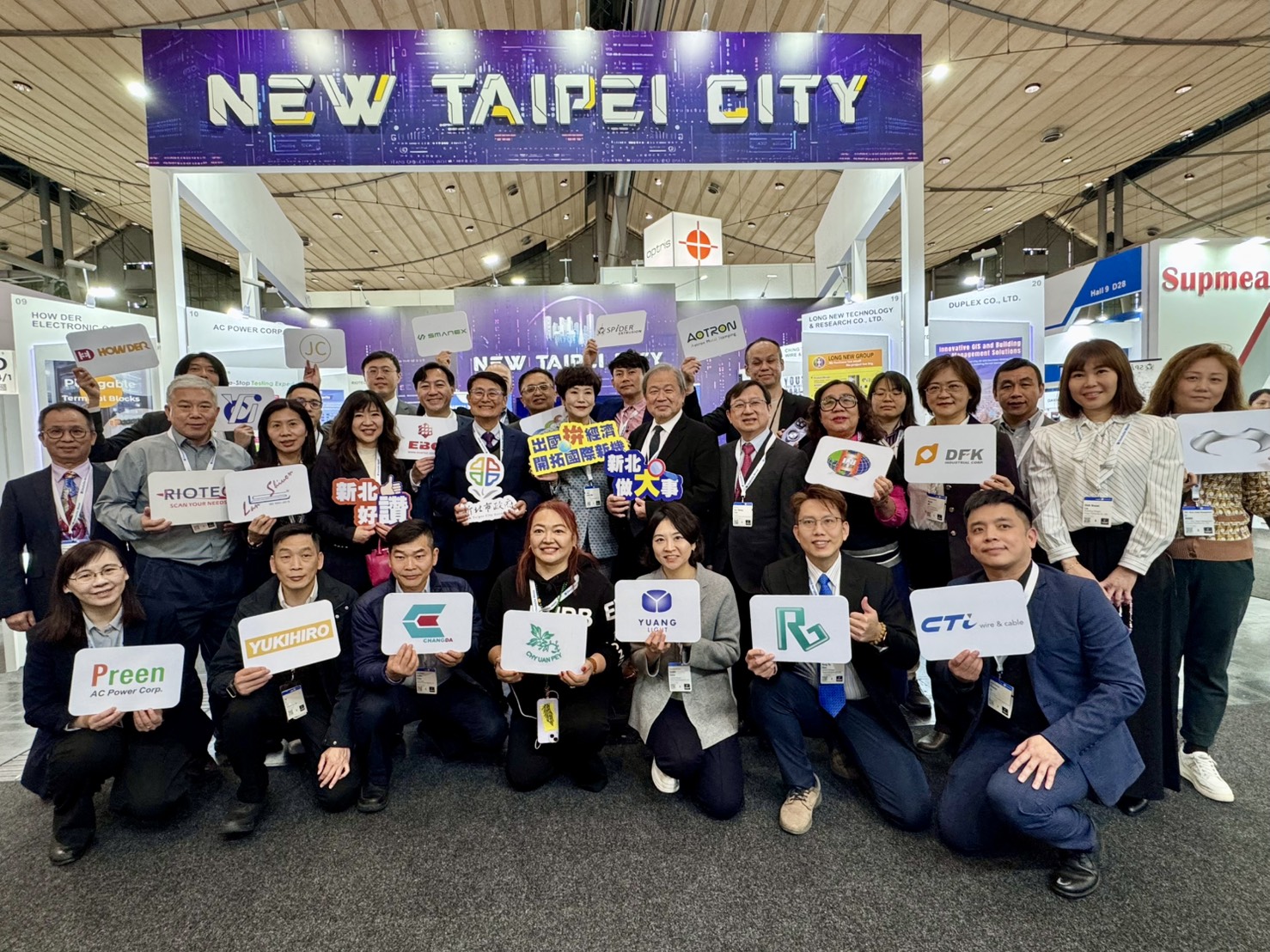 助企業前進美洲市場 115年新北美洲出口拓銷團熱烈招募中 14 %E6%96%B0%E5%8C%97%E6%8B%93%E9%8A%B7%E5%9C%98%E4%BB%8A%E5%89%8D%E5%BE%80%E3%80%8C%E5%BE%B7%E5%9C%8B%E6%BC%A2%E8%AB%BE%E5%A8%81%E5%B7%A5%E6%A5%AD%E5%B1%95%EF%BD%A3%EF%BC%8C%E4%BB%A5%E3%80%8C%E6%96%B0%E5%8C%97%E9%A4%A8%E3%80%8D%E7%82%BA%E4%B8%BB%E9%A1%8C%E5%B1%95%E5%8D%80%E9%9B%86%E7%B5%90%E5%9C%98%E9%9A%8A%E4%B9%8B%E5%8A%9B%E5%B1%95%E7%8F%BE%E7%94%A2%E6%A5%AD%E8%83%BD%E9%87%8F