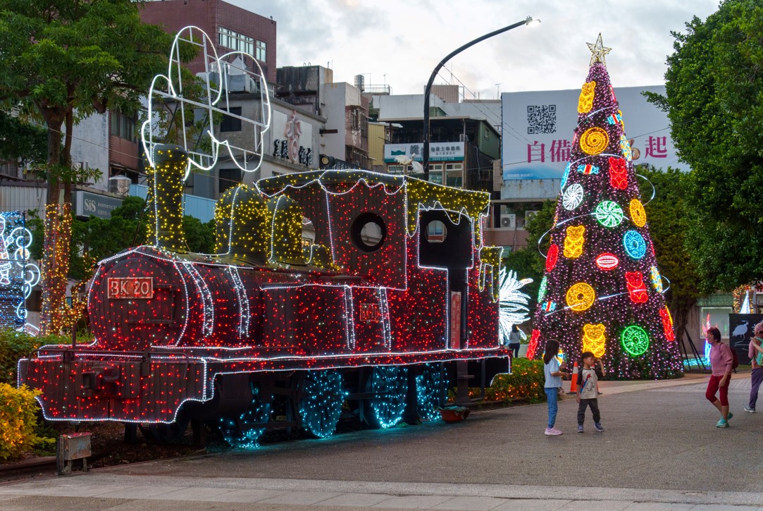 淡水歡度聖誕! 浪漫燈飾陪您溫馨迎新年 35 %E6%B7%A1%E6%B0%B4%E8%80%81%E8%A1%97%E5%BB%A3%E5%A0%B4%E8%81%96%E8%AA%95%E7%87%88%E9%A3%BE