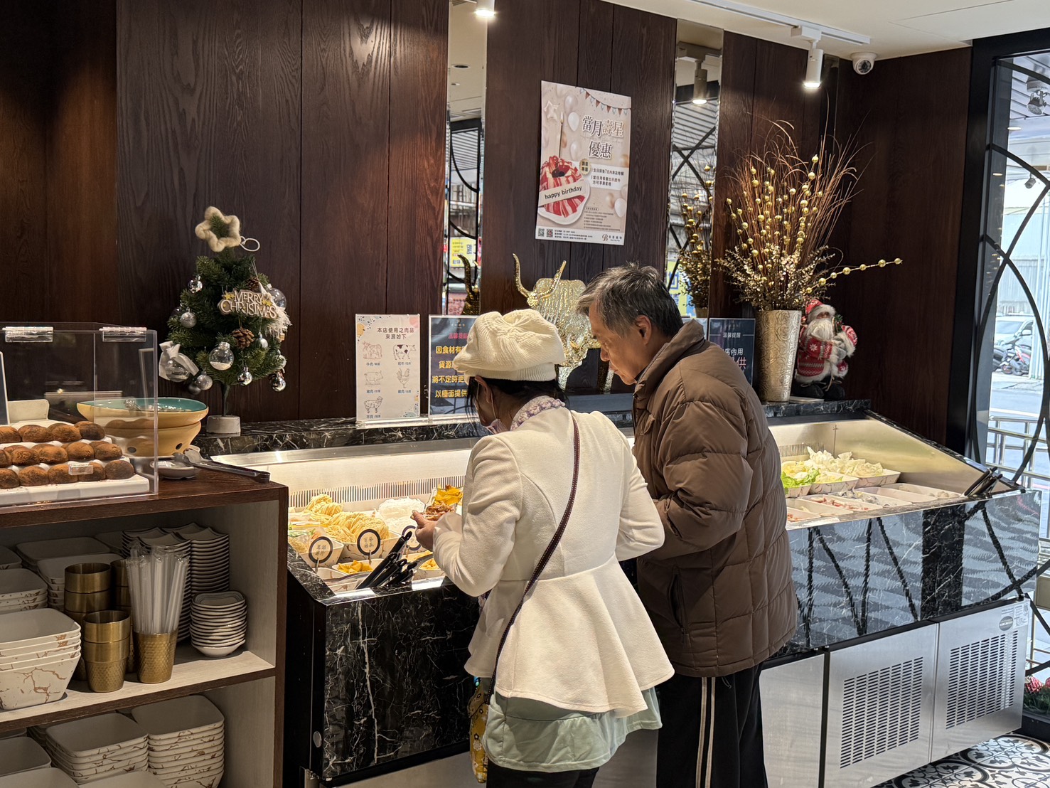 珍惜食物不浪費 耶誕佳節到惜食餐廳吃美食愛環境 31 %E4%BD%B3%E7%AF%80%E8%81%9A%E9%A4%90%E5%A4%A7%E5%95%96%E7%BE%8E%E9%A3%9F%E4%B9%8B%E9%A4%98%EF%BC%8C%E5%90%83%E5%A4%9A%E5%B0%91%E6%8B%BF%E5%A4%9A%E5%B0%91%E4%B8%8D%E5%83%85%E9%A1%A7%E5%81%A5%E5%BA%B7%E4%B9%9F%E6%9B%B4%E6%84%9B%E6%83%9C%E9%A3%9F%E7%89%A9