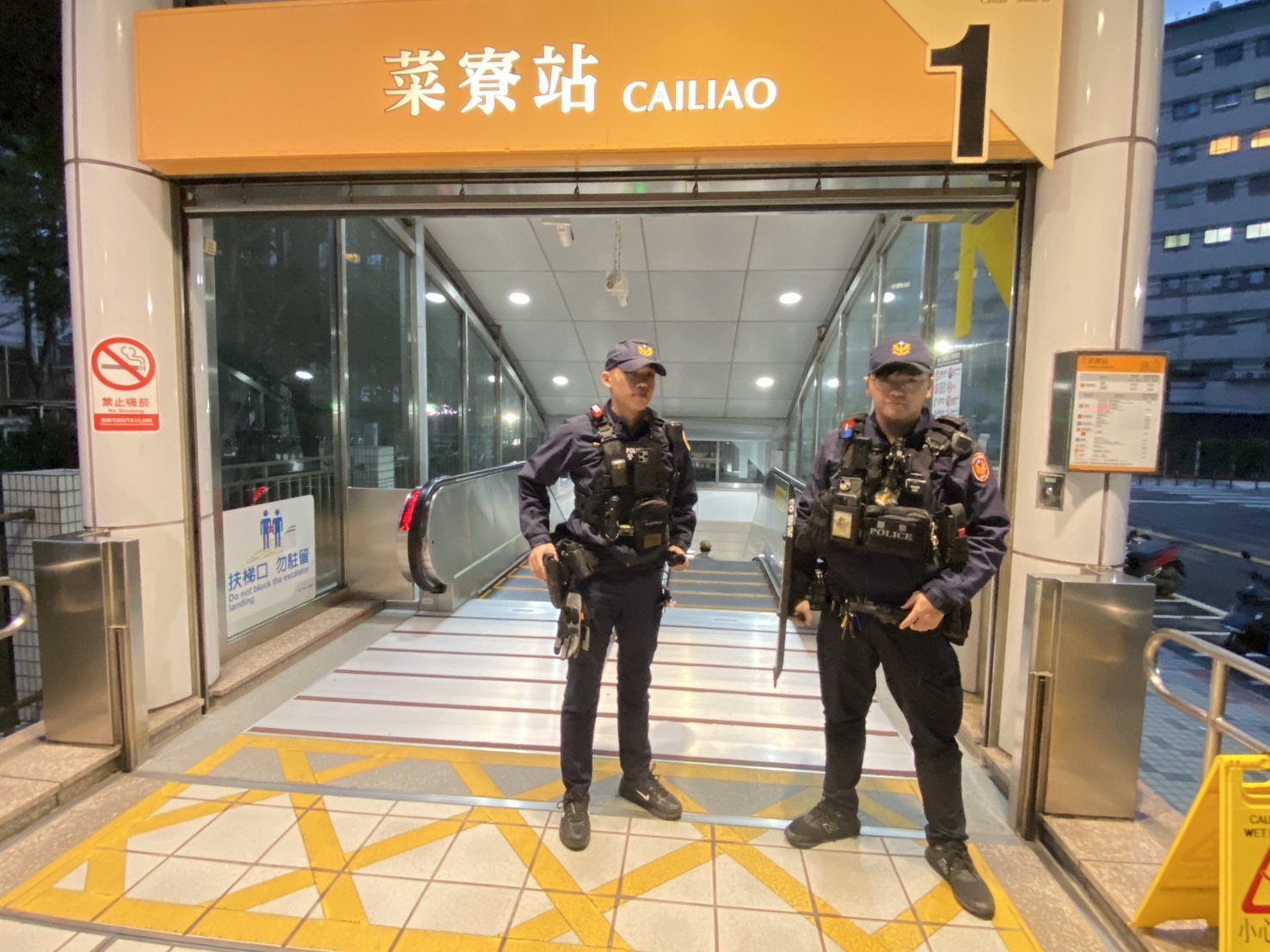 三重分局秉持「超前部署、主動防制」原則 強化捷運及公共場所維安 27 %E5%93%A1%E8%AD%A6%E5%9F%B7%E8%A1%8C%E6%8D%B7%E9%81%8B%E7%AB%99%E5%B7%A1%E9%82%8F%E5%8B%A4%E5%8B%99