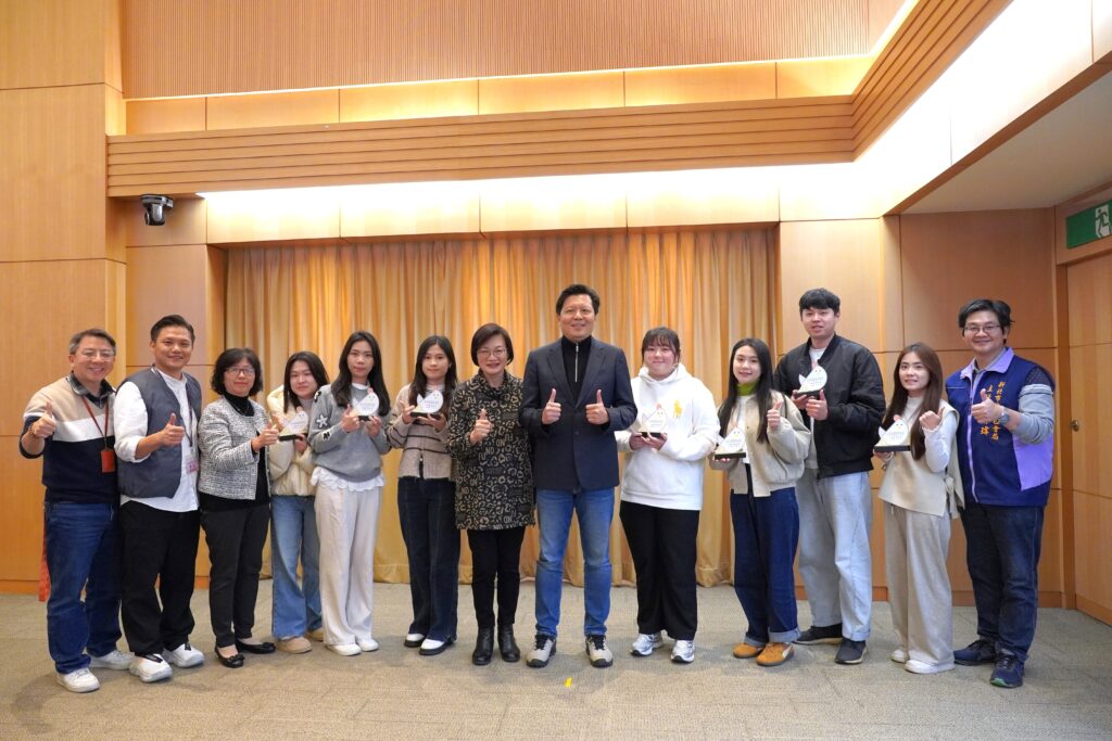 新北表揚40位高風險家庭守護者 12 %E6%96%B0%E5%8C%97%E5%B8%82%E5%89%AF%E5%B8%82%E9%95%B7%E6%9C%B1%E6%83%95%E4%B9%8B%E4%B8%AD%E9%A0%92%E7%99%BC%E9%AB%98%E9%A2%A8%E9%9A%AA%E5%AE%89%E5%85%A8%E7%B6%B2%E6%9C%89%E5%8A%9F%E4%BA%BA%E5%93%A1%E7%8D%8E%EF%BC%8C%E6%84%9F%E8%AC%9D%E5%90%84%E7%B6%B2%E7%B5%A1%E4%BA%BA%E5%93%A1%E5%90%88%E4%BD%9C%E7%84%A1%E9%96%93