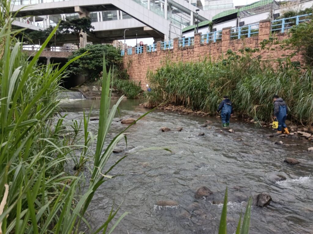 新北市環保局破獲營造公司違法排污依法嚴懲 新北市環保局破獲營造公司違法排污依法嚴懲