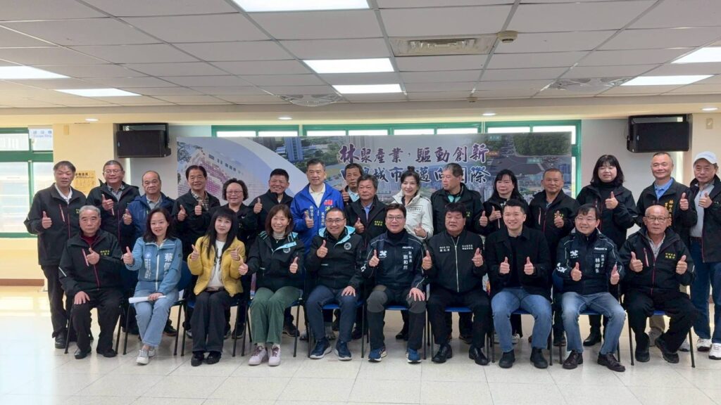 行動治理到林口 持續推動交通促進宜居與產業發展 2 %E6%9E%97%E5%8F%A3%E5%8D%80%E9%87%8C%E9%95%B7%E8%88%87%E5%B8%82%E5%BA%9C%E5%9C%98%E9%9A%8A%E5%8F%8A%E8%B2%B4%E8%B3%93%E5%80%91%E5%90%88%E5%BD%B1