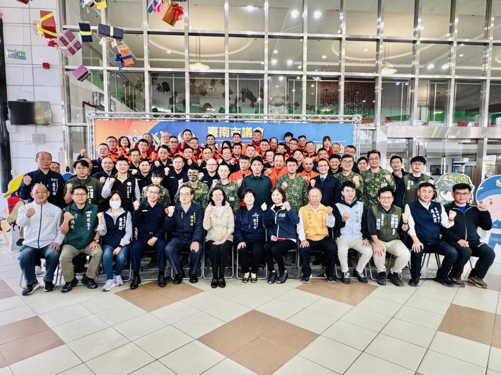 「守護台灣感謝有您」 南市議會舉辦軍警消春節聯合慰問活動 25 %E5%B8%82%E8%AD%B0%E6%9C%83%E6%85%B0%E5%95%8F 11 0
