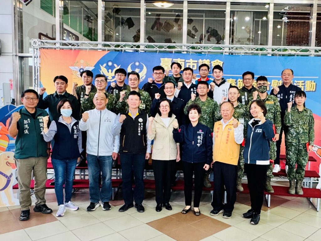「守護台灣感謝有您」 南市議會舉辦軍警消春節聯合慰問活動 23 %E5%B8%82%E8%AD%B0%E6%9C%83%E6%85%B0%E5%95%8F 10 0
