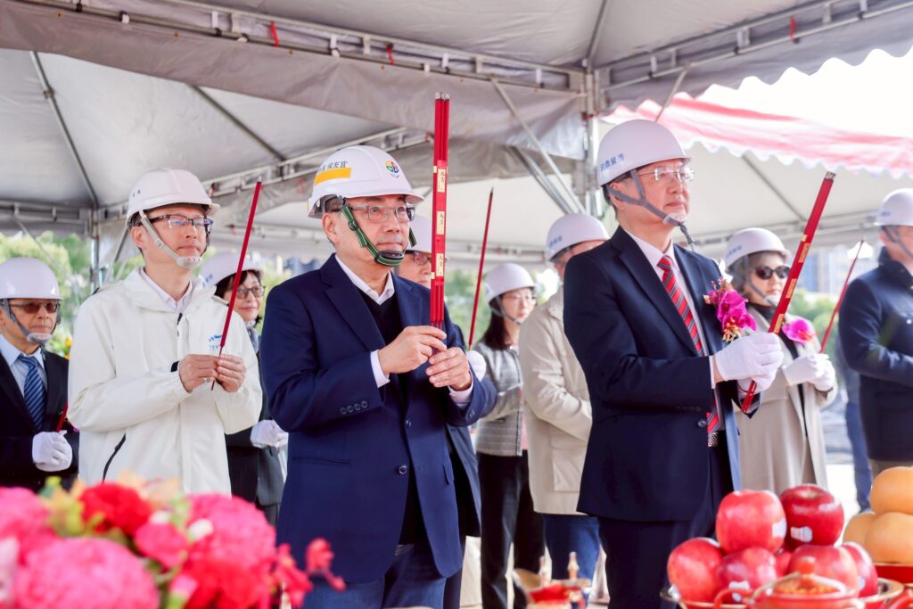 元智大學新北分部工程動土 侯友宜見證林口醫療教育的重要里程碑 15 %E5%B8%82%E5%BA%9C%E9%80%8F%E9%81%8E%E7%94%A8%E5%9C%B0%E6%B4%BB%E5%8C%96%E7%AD%96%E7%95%A5%EF%BC%8C%E4%BF%83%E6%88%90%E5%85%83%E6%99%BA%E5%A4%A7%E5%AD%B8%E9%80%B2%E9%A7%90%E6%9E%97%E5%8F%A3%EF%BC%8C%E6%8B%93%E5%B1%95%E9%86%AB%E8%AD%B7%E9%87%8F%E8%83%BD%E8%88%87%E6%99%BA%E6%85%A7%E9%86%AB%E7%99%82%E6%95%99%E8%82%B2%EF%BC%8C%E8%B6%B3%E7%A8%B1%E7%94%A2%E5%AE%98%E5%AD%B8%E5%90%88%E4%BD%9C%E5%85%B8%E7%AF%84