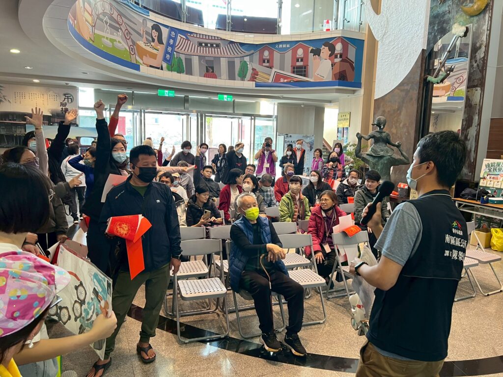 「駿馬奔騰、福氣滿盈」 中市南區公所春聯揮毫猜燈謎喜迎馬年 38 LINE ALBUM 115.2.5%E6%98%A5%E8%81%AF%E6%8F%AE%E6%AF%AB 260205 6