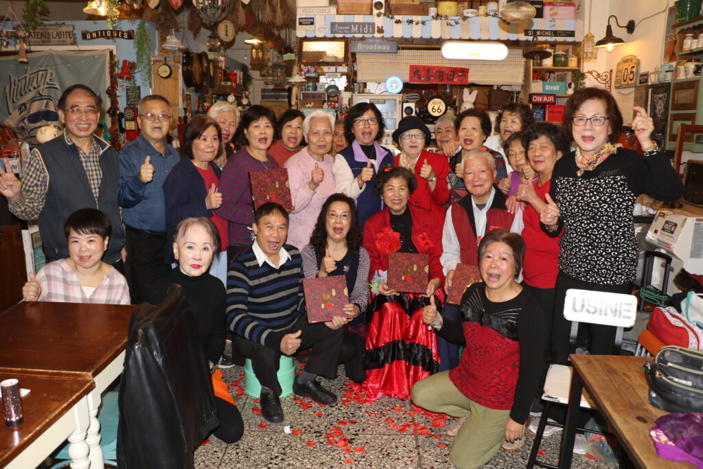 小兔子關懷據點兩長輩互許終身照顧陪伴 38 %E5%B0%8F%E5%85%94%E5%AD%90%E9%97%9C%E6%87%B7%E6%93%9A%E9%BB%9E%E8%BE%A6%E5%96%9C%E4%BA%8B %E5%90%8C%E5%AD%B8%E5%88%86%E4%BA%AB%E5%B9%B8%E7%A6%8F